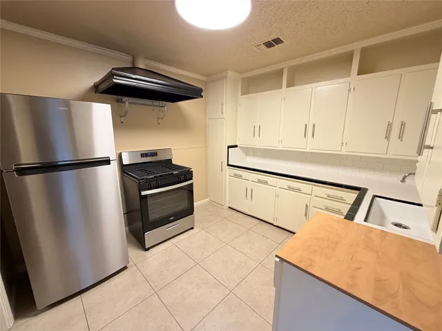 $2,800 | 6520 Weslayan Street, Houston, TX 77005