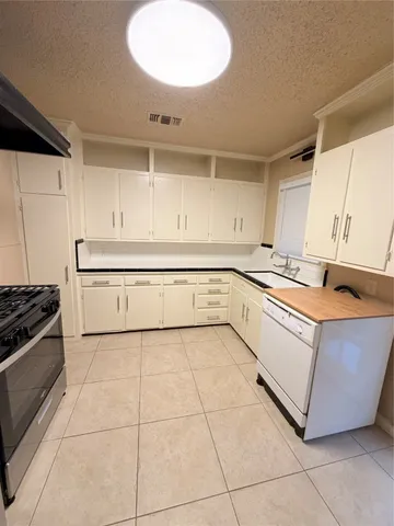 $2,800 | 6520 Weslayan Street, Houston, TX 77005