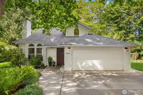 $885,000 | 8980 Bay Street Northeast, Bainbridge Island, WA 98110