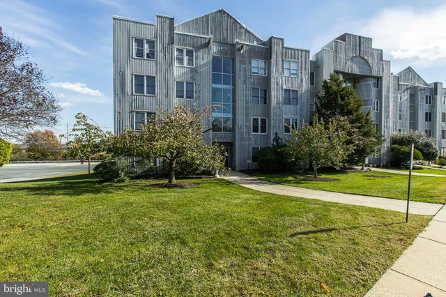 $89,999 | 5219 Le Parc Drive, Unit 2, Wilmington, DE 19809