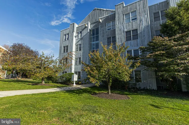 $89,999 | 5219 Le Parc Drive, Unit 2, Wilmington, DE 19809