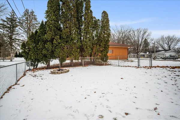 $313,000 | 921 Birchwood Drive, Sycamore, IL 60178