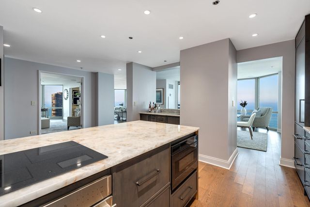 $1,375,000 | 195 North Harbor Drive, Unit 5501, Chicago, IL 60601