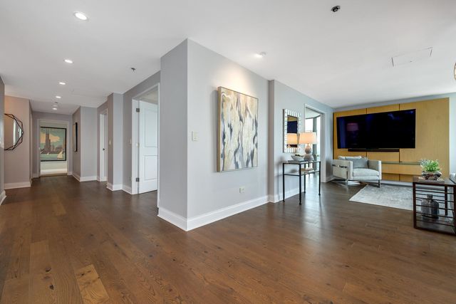 $1,375,000 | 195 North Harbor Drive, Unit 5501, Chicago, IL 60601