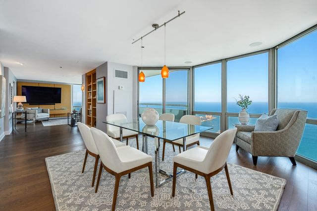 $1,375,000 | 195 North Harbor Drive, Unit 5501, Chicago, IL 60601