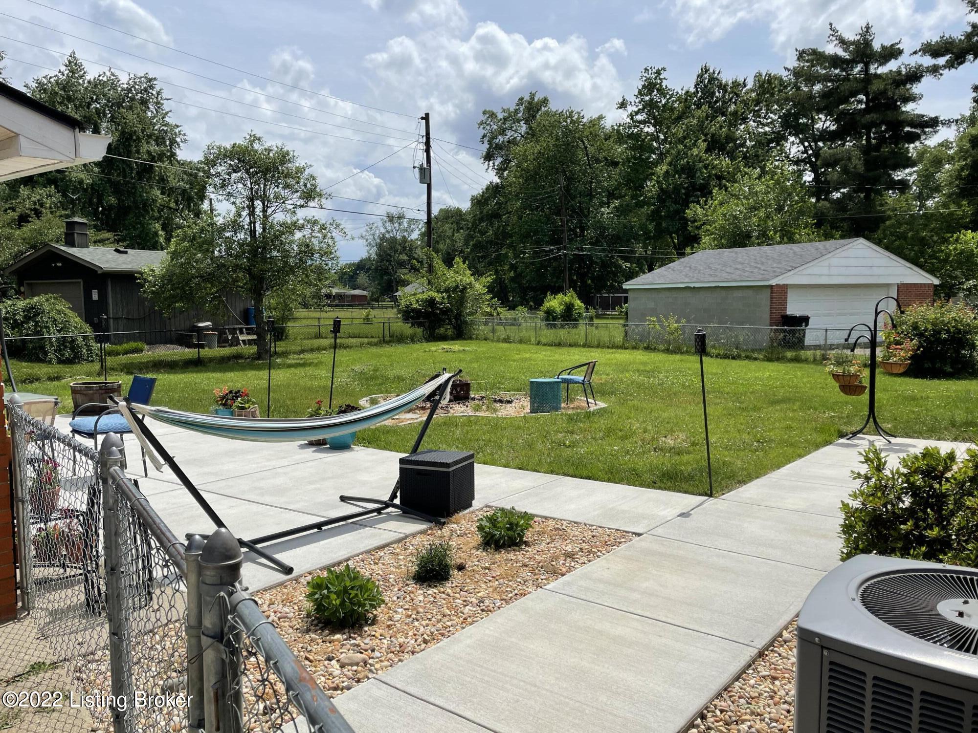 2856 Sheldon Road Louisville, KY 40218 - Photo 5 of 27 5