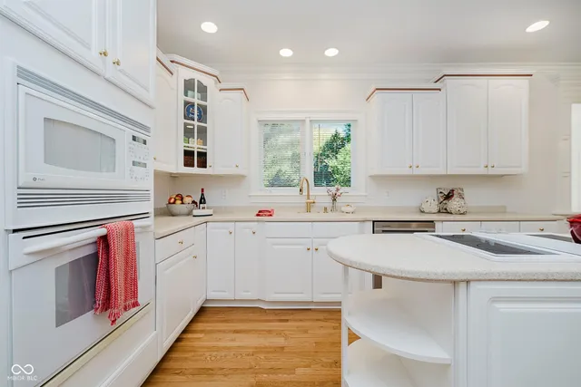 $915,000 | 4827 Woods Edge Drive, Zionsville, IN 46077