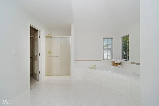 $915,000 | 4827 Woods Edge Drive, Zionsville, IN 46077