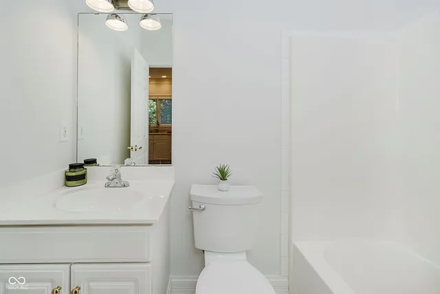 $899,000 | 4827 Woods Edge Drive, Zionsville, IN 46077