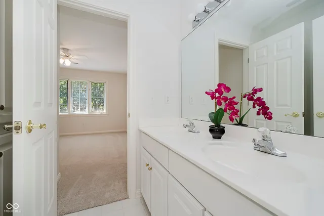 $915,000 | 4827 Woods Edge Drive, Zionsville, IN 46077