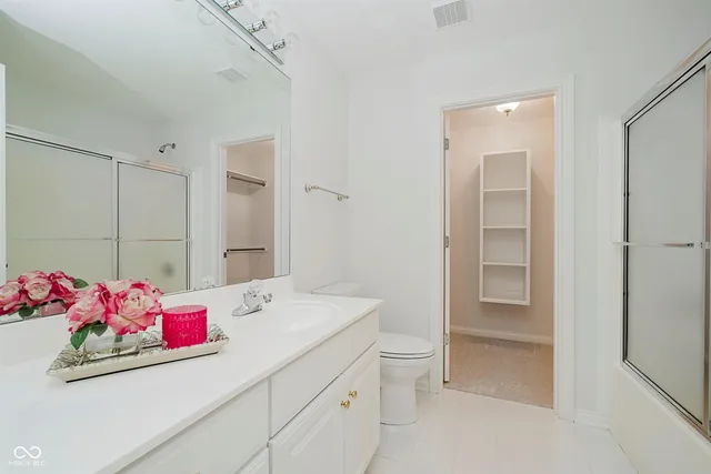 $915,000 | 4827 Woods Edge Drive, Zionsville, IN 46077