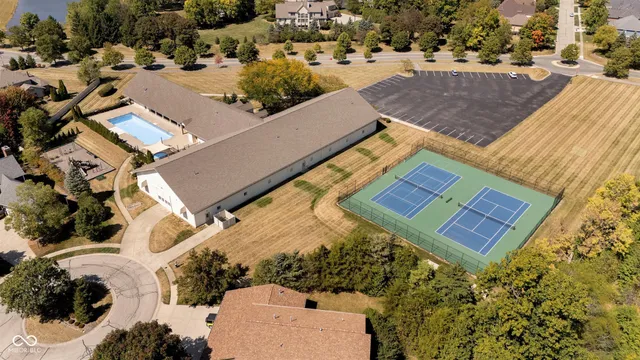 $915,000 | 4827 Woods Edge Drive, Zionsville, IN 46077