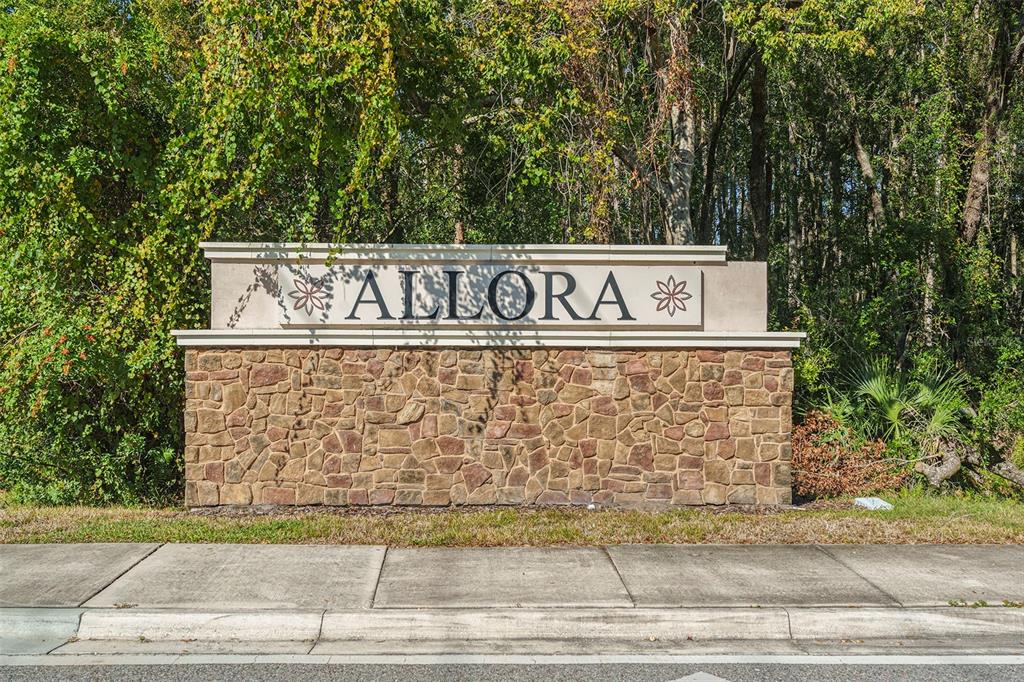 10903 Honor Road Tampa, FL 33625 - Photo 33 of 36 a street sign that is on a pole