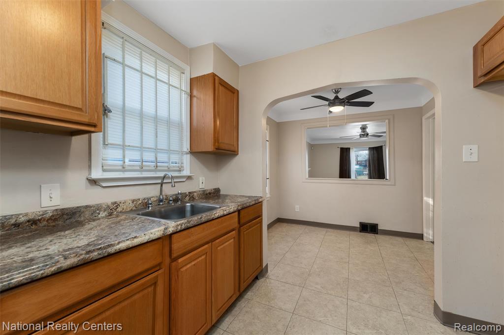 5525 Cadieux Road Detroit, MI 48224 - Photo 8 of 19