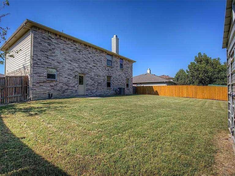 1033 Burnet Drive Mesquite, TX 75181 - Photo 21 of 21 a view of a backyard of the house