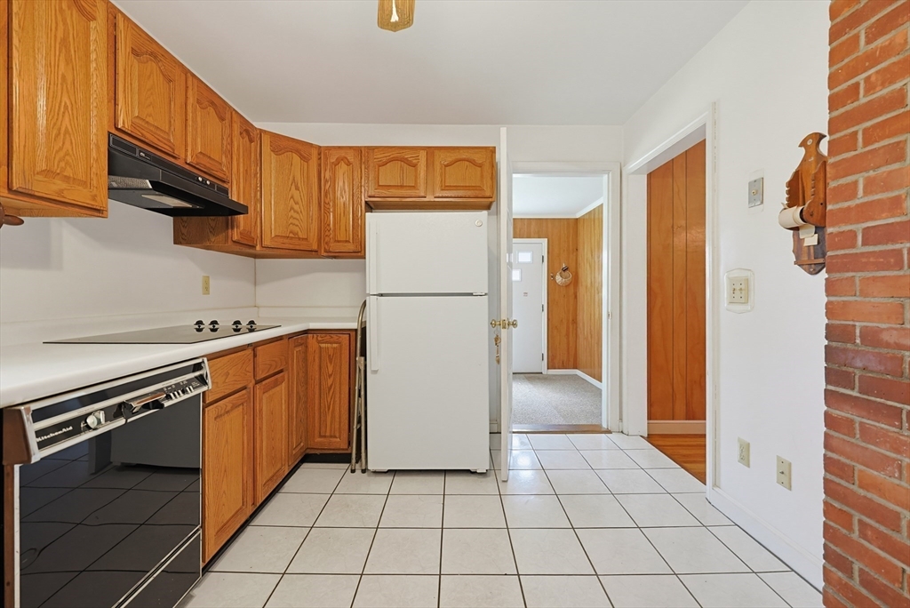69 Ridge Road Marlborough, MA 01752 - Photo 8 of 40 Gallery Image 8