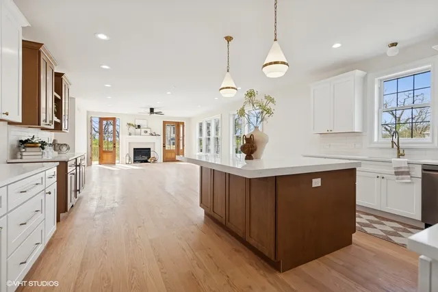 $1,249,500 | 11300 Sequoya Lane, Indian Head Park, IL 60525