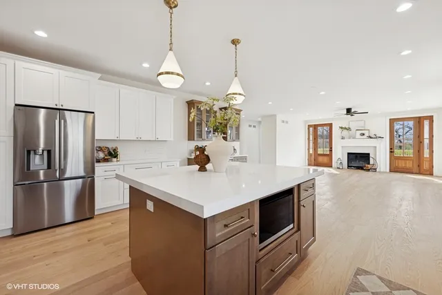 $1,249,500 | 11300 Sequoya Lane, Indian Head Park, IL 60525