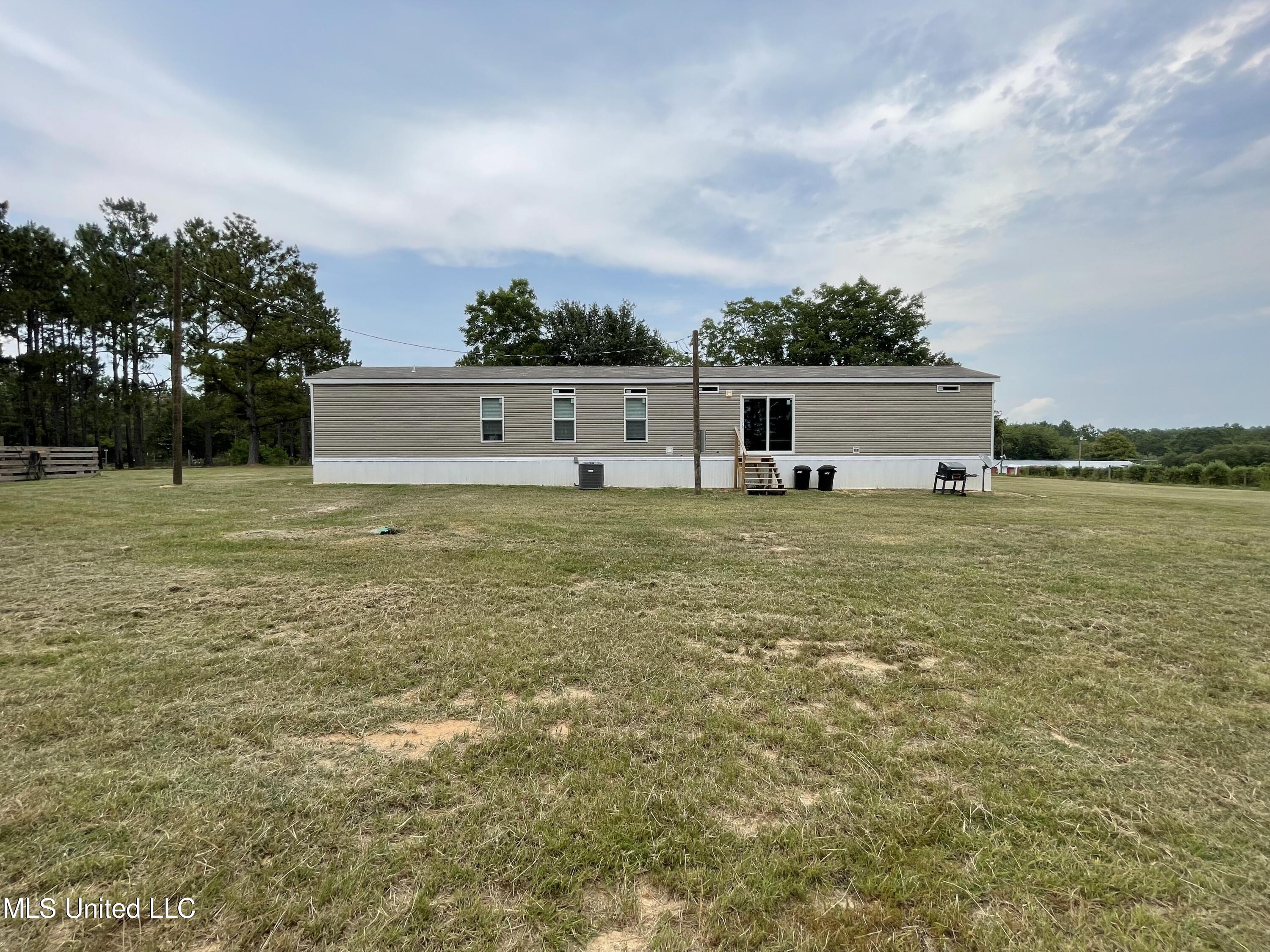 566 Slade Woodward Road Poplarville, MS 39470 - Photo 4 of 36 IMG_5008