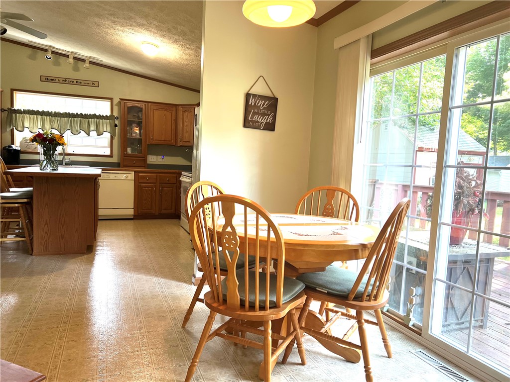 21 King Philip Road Coventry, RI 02816 - Photo 10 of 31 Dining Area