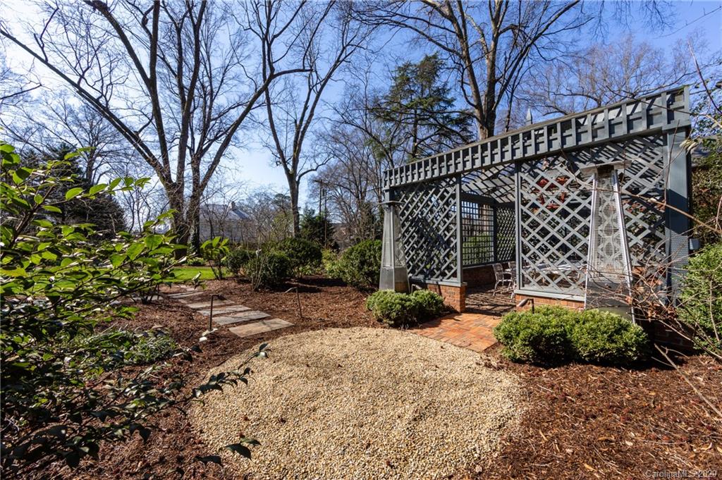 1042 Queens Road West Charlotte, NC 28207 - Photo 42 of 48 Gallery Image 42