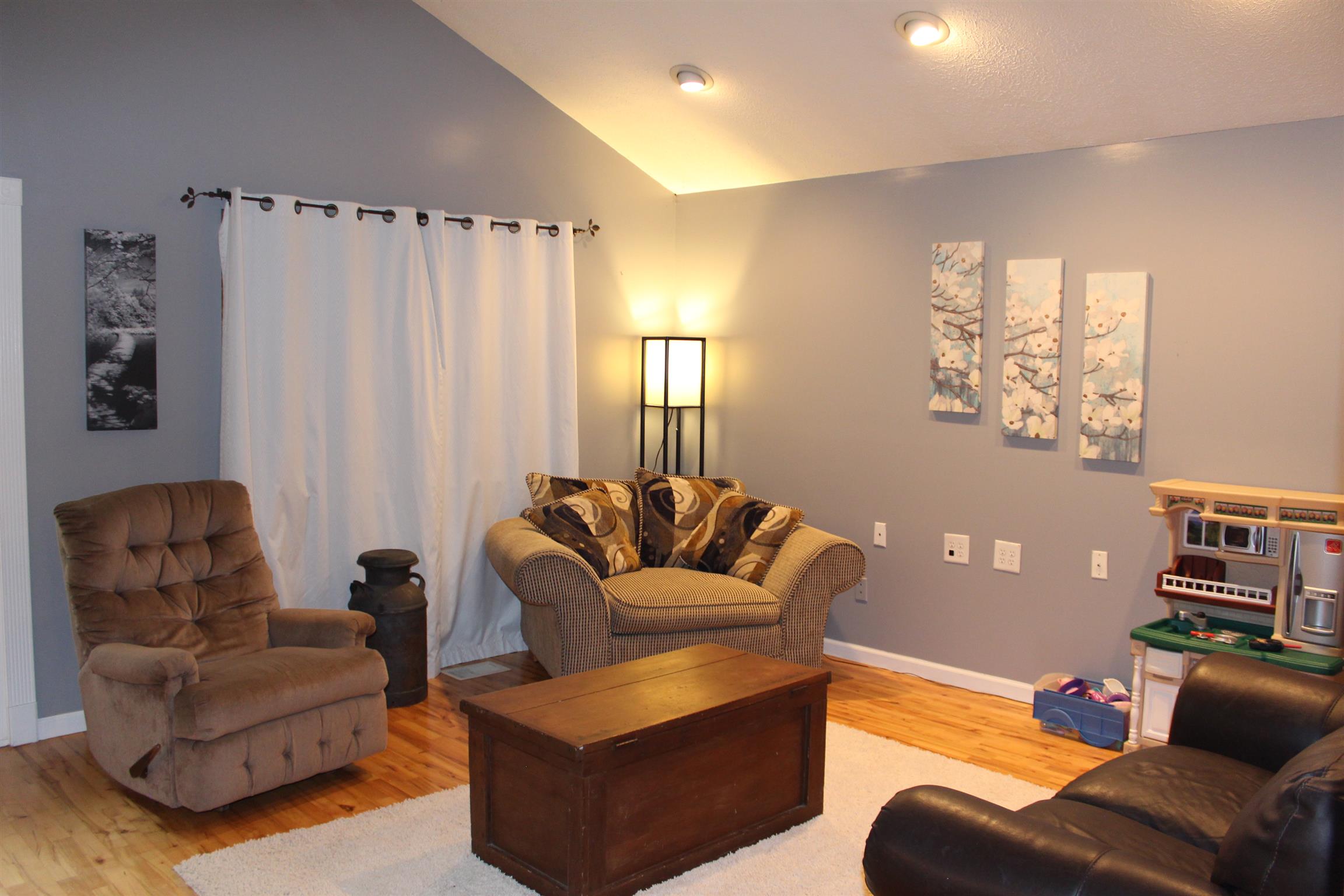 7052 Hall Road Greenbrier, TN 37073 - Photo 8 of 29 a living room with furniture and a couch