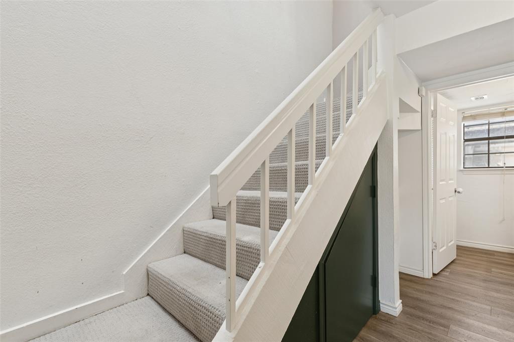 5200 Martel Avenue, Unit 36A Dallas, TX 75206 - Photo 25 of 34 a view of entryway