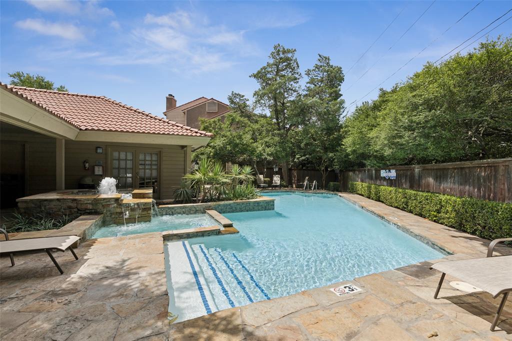 5200 Martel Avenue, Unit 36A Dallas, TX 75206 - Photo 29 of 34 a view of a backyard with sitting area and furniture