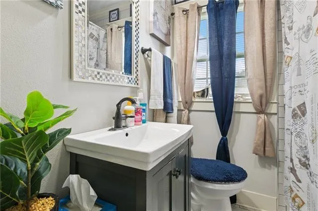 $180,000 | 8616 Livingston Avenue, Chalmette, LA 70043