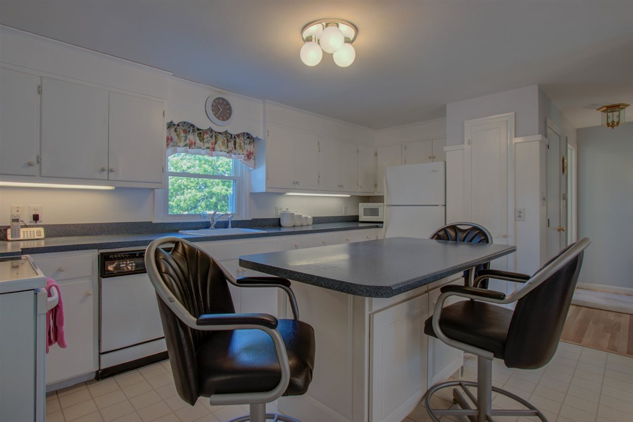 334 Exeter Road Hampton Falls, NH 03844 - Photo 8 of 32