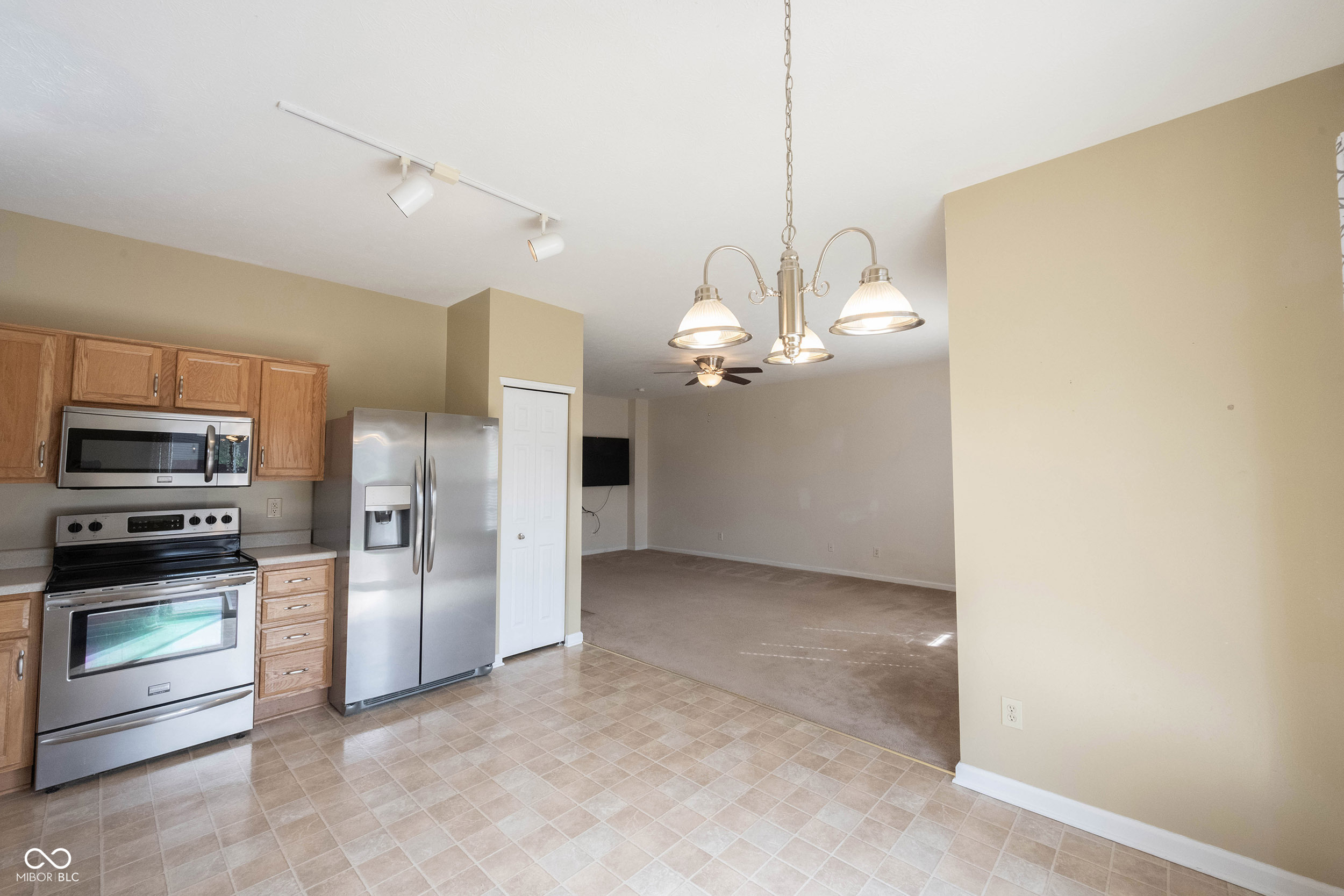 12237 Packers Avenue Fishers, IN 46037 - Photo 8 of 36