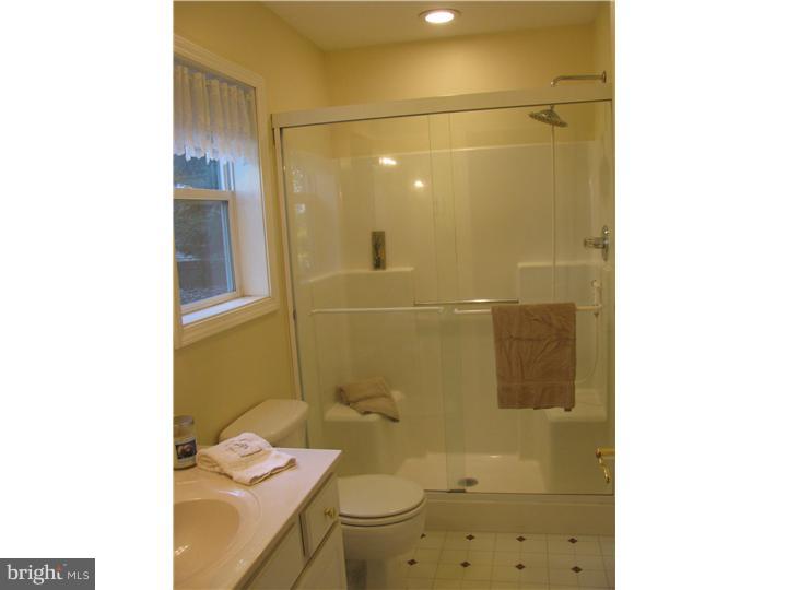 3197 Apples Church Road Bethlehem, PA 18015 - Photo 17 of 25 Bathroom