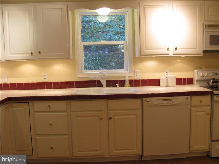 3197 Apples Church Road Bethlehem, PA 18015 - Photo 5 of 25 Kitchen