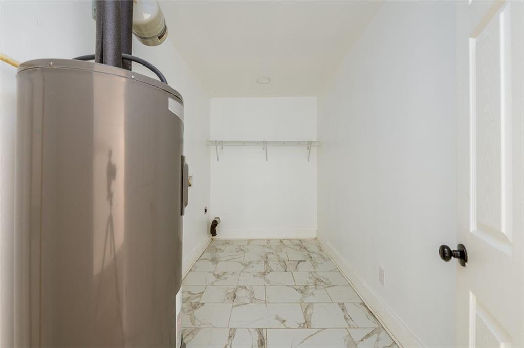 1285 Avon Avenue Southwest Atlanta, GA 30310 - Photo 23 of 28 a bathroom with a shower