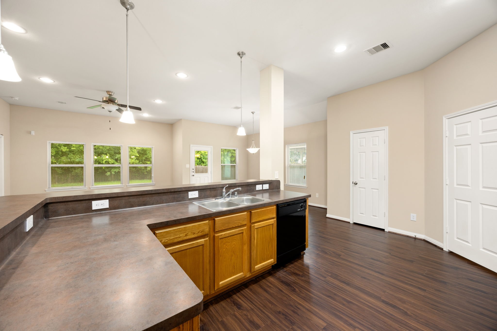 5601 Howell Street Houston, TX 77032 - Photo 8 of 27