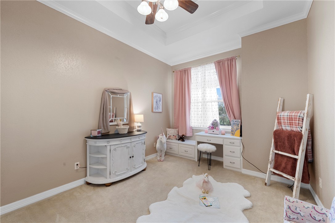 10513 T Bury Lane Waco, TX 76708 - Photo 22 of 36 a living room with furniture and a window