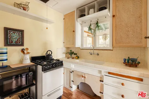 $725,000 | 654 Frontenac Avenue, Los Angeles, CA 90065
