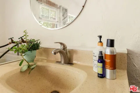 $725,000 | 654 Frontenac Avenue, Los Angeles, CA 90065