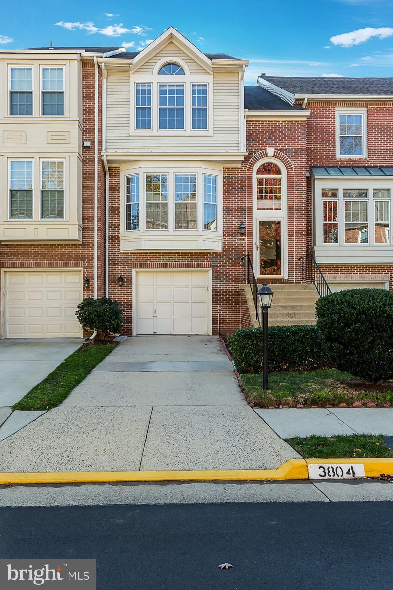 3804 Inverness Road Fairfax, VA 22033 - Photo 1 of 26 Inverness at Penderbrook interior town house!