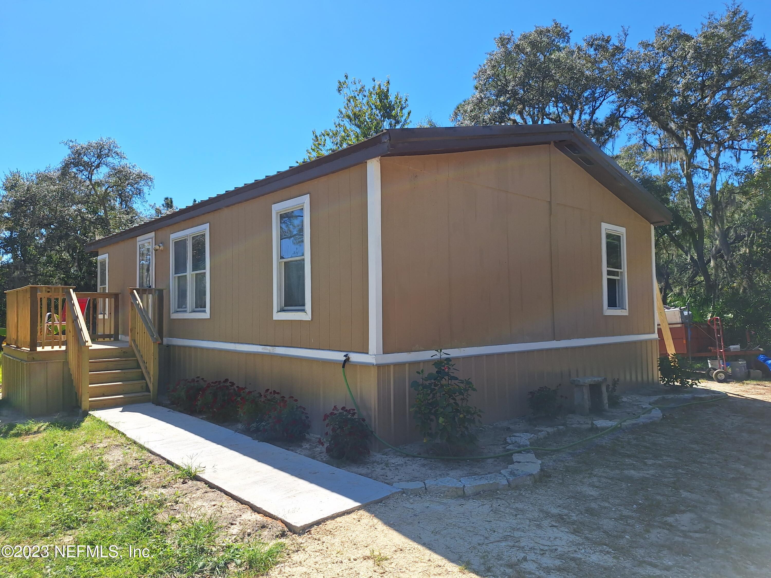 601 Hoover Road Interlachen, FL 32148 - Photo 2 of 29 Side View