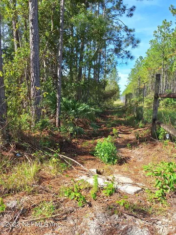 $329,500 | 601 Hoover Road, Interlachen, FL 32148