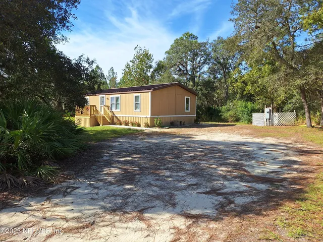 $329,500 | 601 Hoover Road, Interlachen, FL 32148