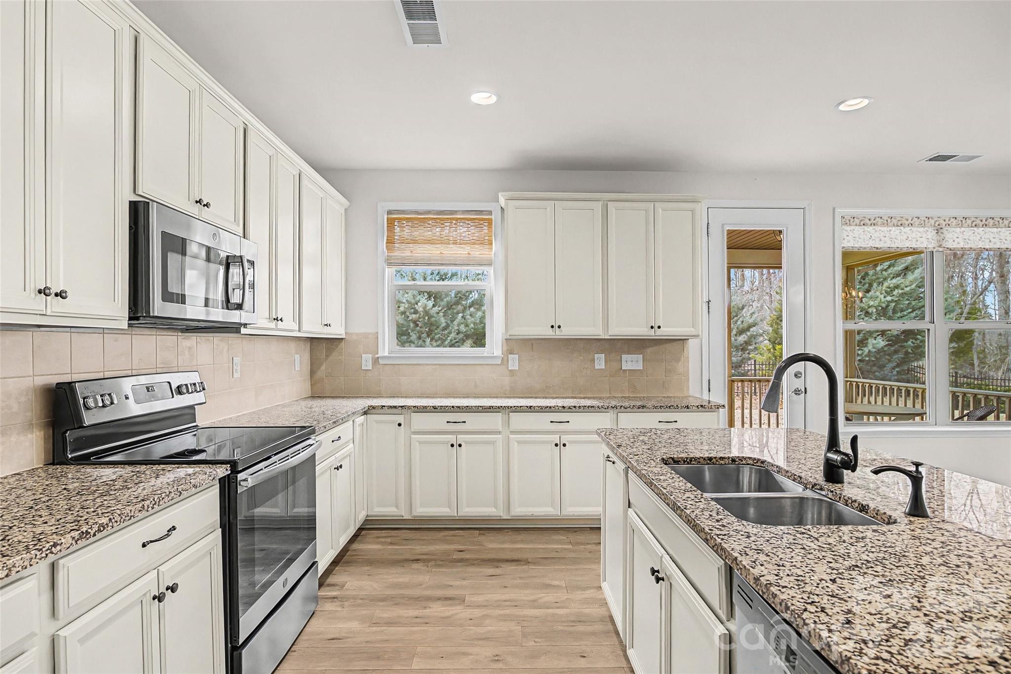 2631 Suffolk Place Fort Mill, SC 29715 - Photo 10 of 32