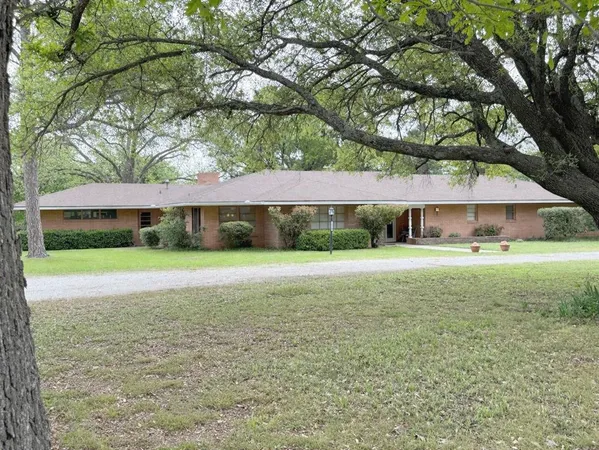 $549,900 | 2328 Farm To Market Road 2071, Gainesville, TX 76240