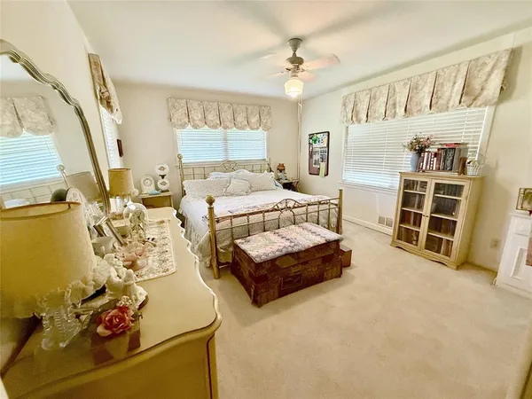 $549,900 | 2328 Farm To Market Road 2071, Gainesville, TX 76240