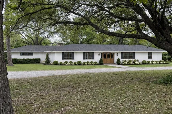 $549,900 | 2328 Farm To Market Road 2071, Gainesville, TX 76240