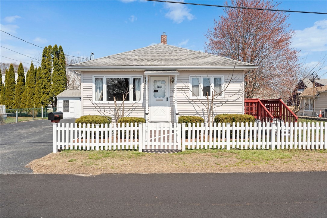 77 Sidney Avenue Woonsocket, RI 02895 - Photo 3 of 36 Gallery Image 3