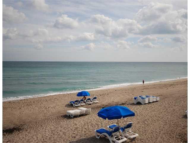 669 Northeast Plantation Road, Unit 204 Stuart, FL 34996 - Photo 17 of 24 Gallery Image 17