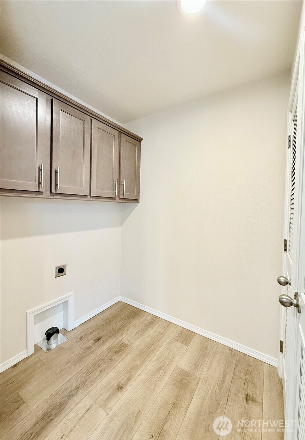 2322 Tacoma Road East, Unit 11 Puyallup, WA 98371 - Photo 11 of 15 a view of a room with closet