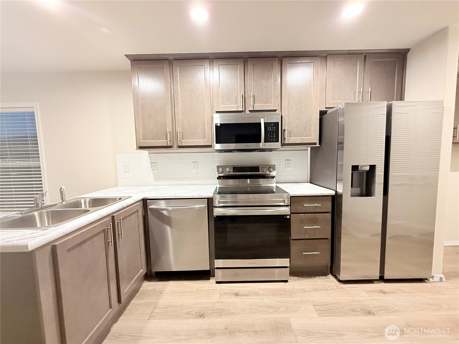 2322 Tacoma Road East, Unit 11 Puyallup, WA 98371 - Photo 2 of 15 a kitchen with a refrigerator sink and microwave